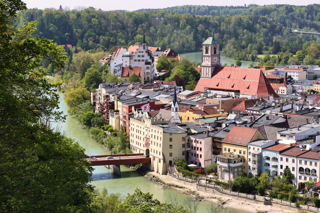 Blick über die Wasserburger Altstadt und die Innbrücke
